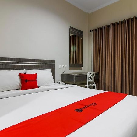 Reddoorz Plus Syariah @ Jalan Sriwijaya Medan Extérieur photo
