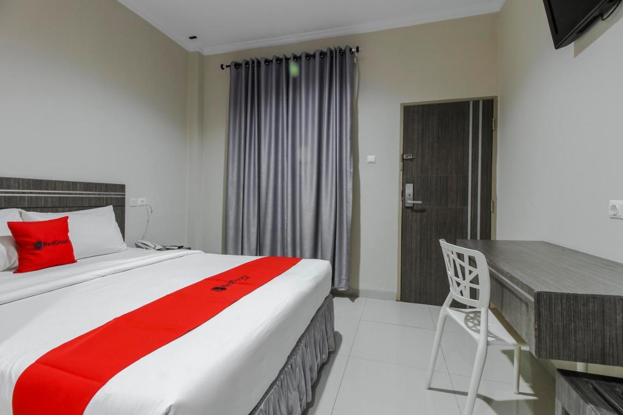 Reddoorz Plus Syariah @ Jalan Sriwijaya Medan Extérieur photo