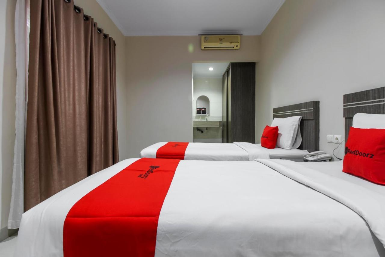 Reddoorz Plus Syariah @ Jalan Sriwijaya Medan Extérieur photo
