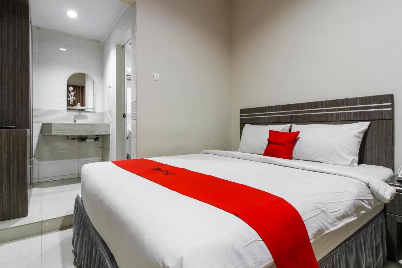 Reddoorz Plus Syariah @ Jalan Sriwijaya Medan Extérieur photo