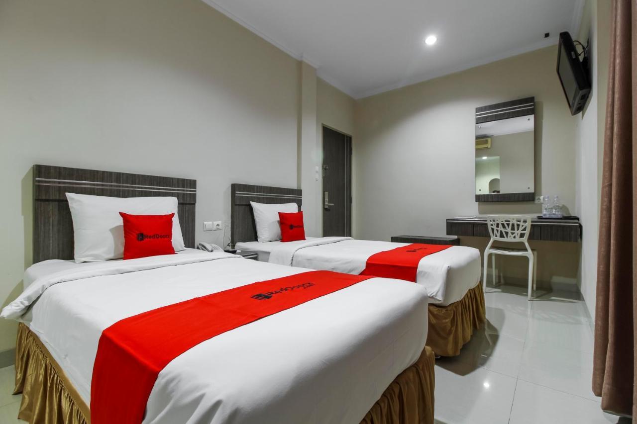 Reddoorz Plus Syariah @ Jalan Sriwijaya Medan Extérieur photo