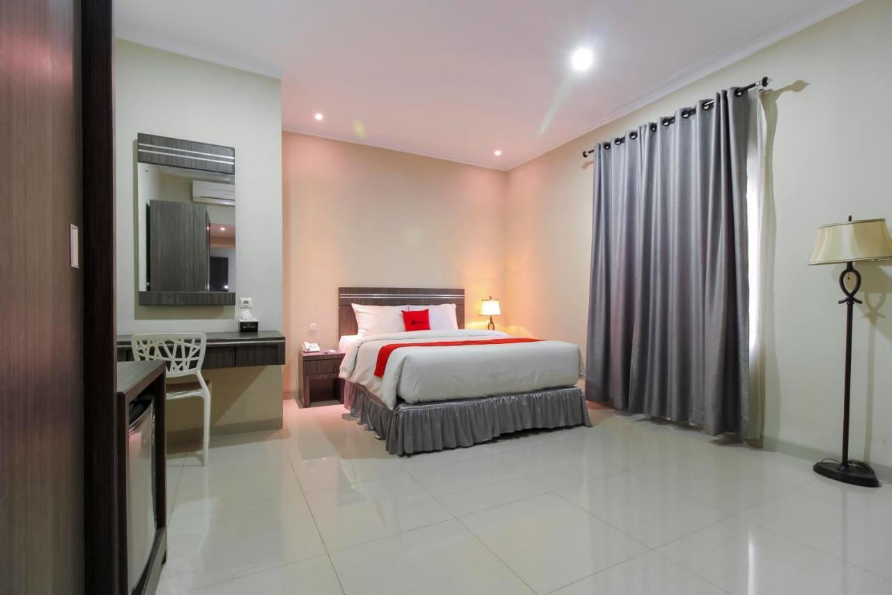 Reddoorz Plus Syariah @ Jalan Sriwijaya Medan Extérieur photo